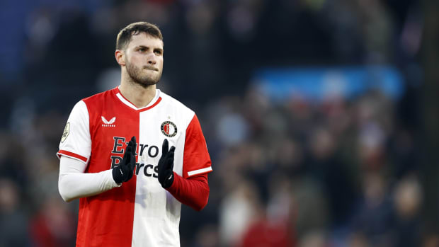 Empate del Feyenoord de Santiago Giménez